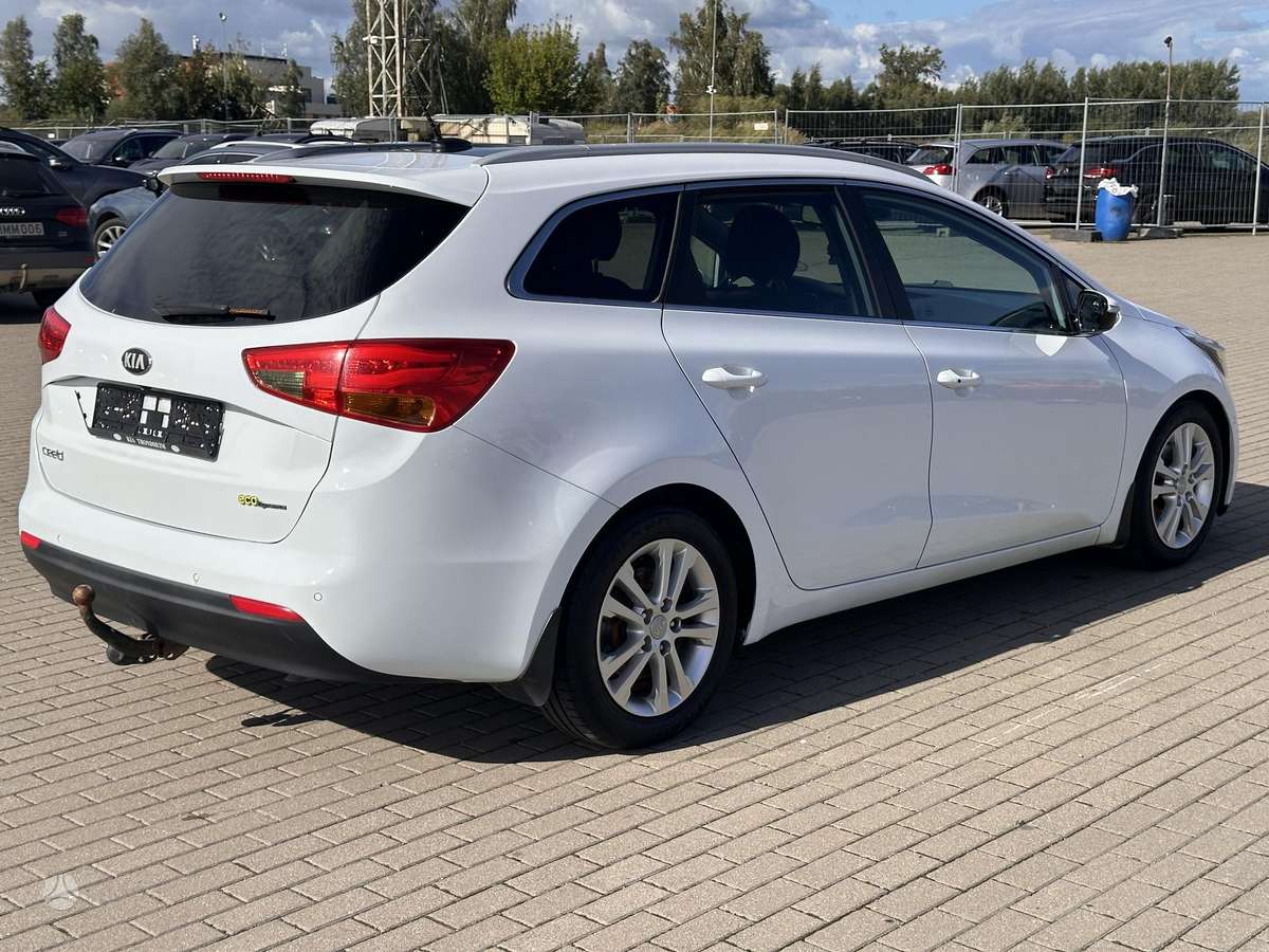 Kia Ceed 2013 — interior
