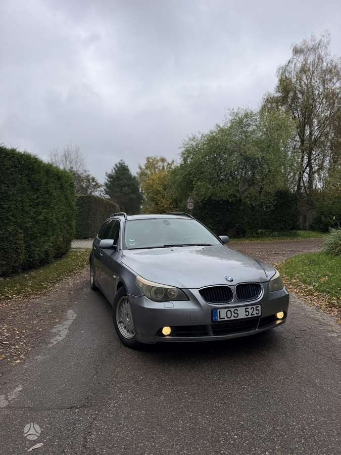 BMW 525 2004 — салон