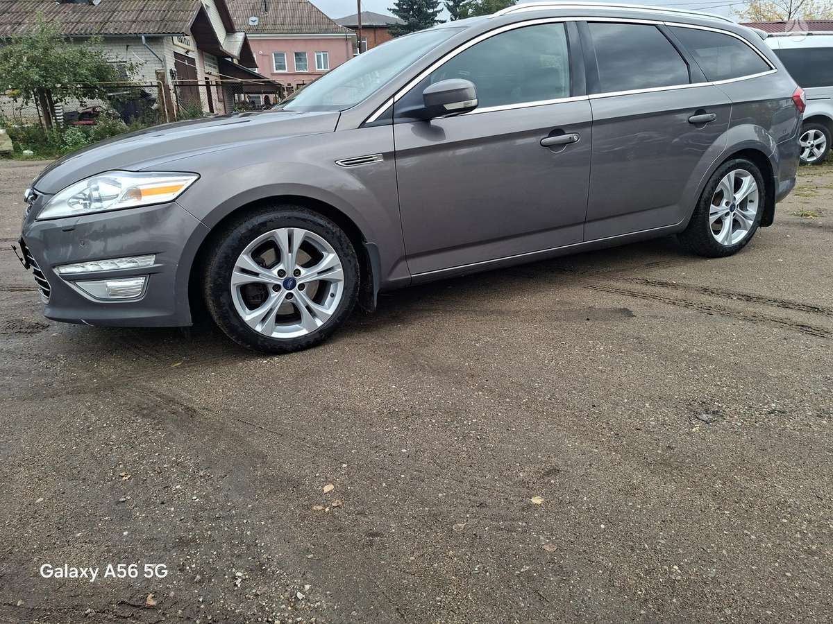 Ford Mondeo 2013 — салон