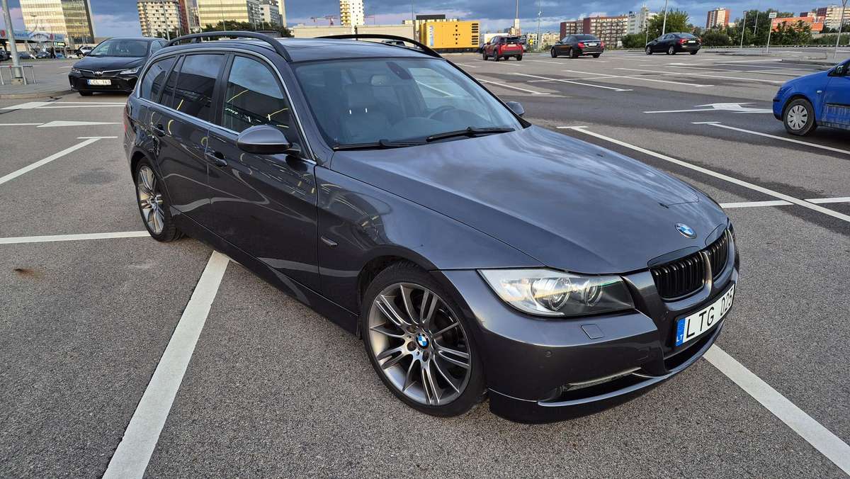 BMW 325, 2007