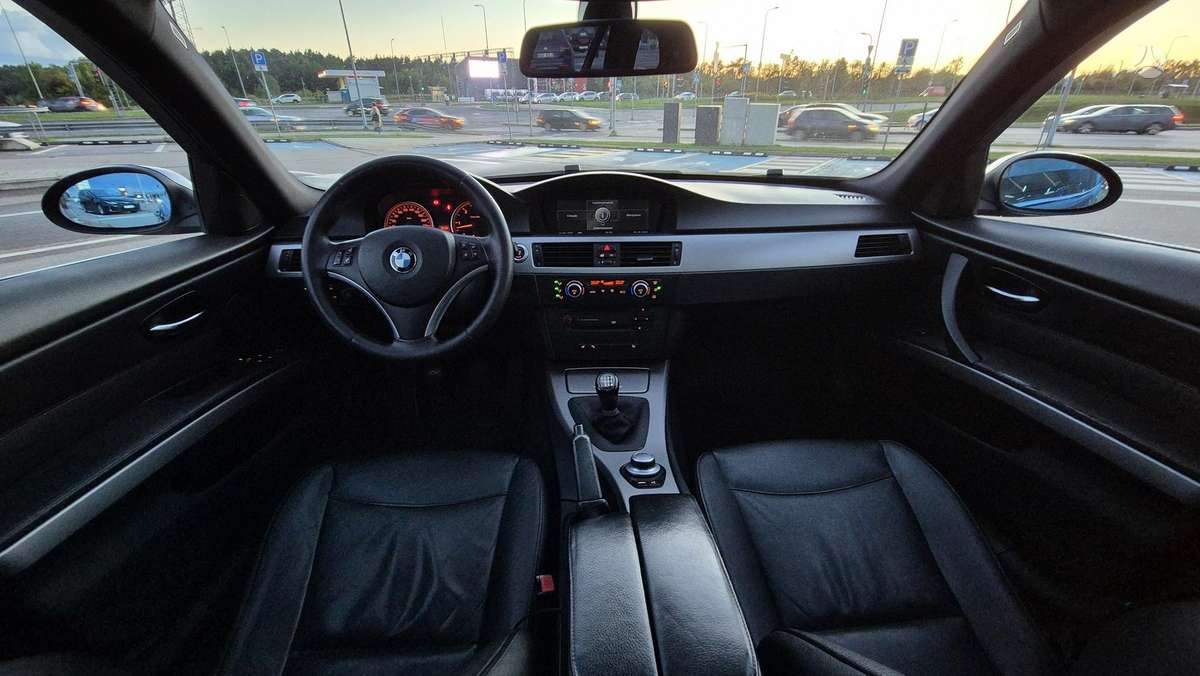 BMW 325 2007 — photo 11