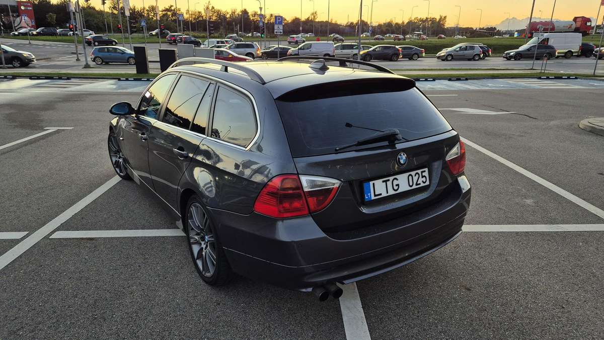 BMW 325 2007 — engine 2993 cm³, 197 HP (145kW)