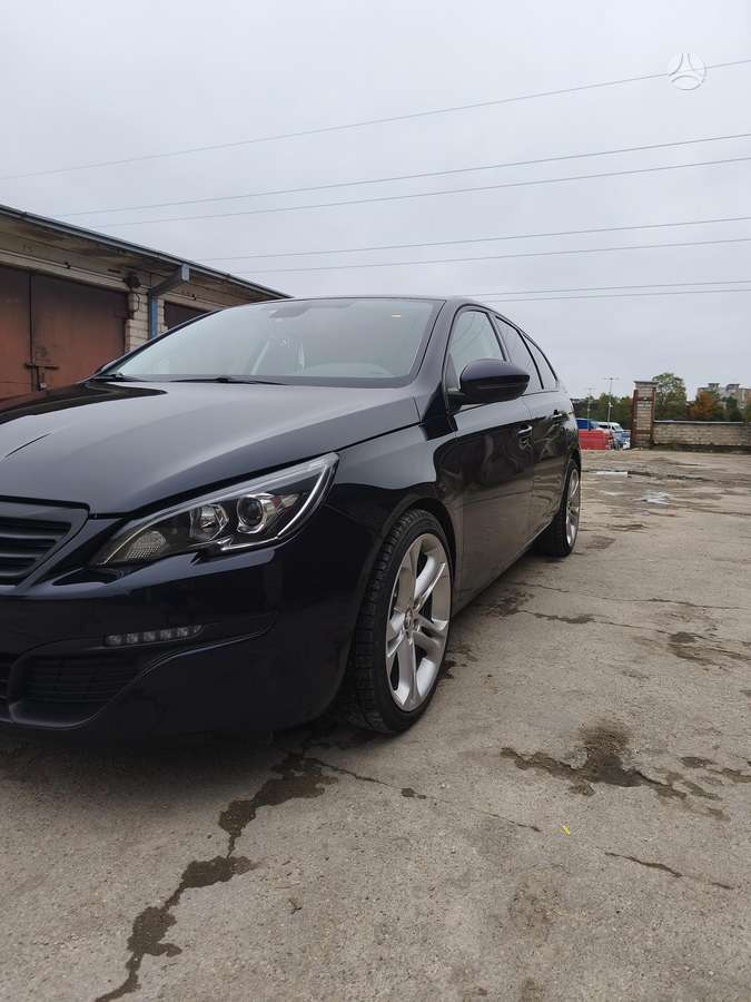 Peugeot 308 2015 — rear view