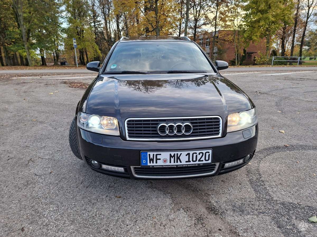 Audi A4 2004 — вигляд ззаду