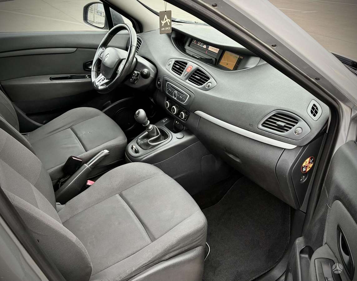 Renault Scenic 2011 — photo 11