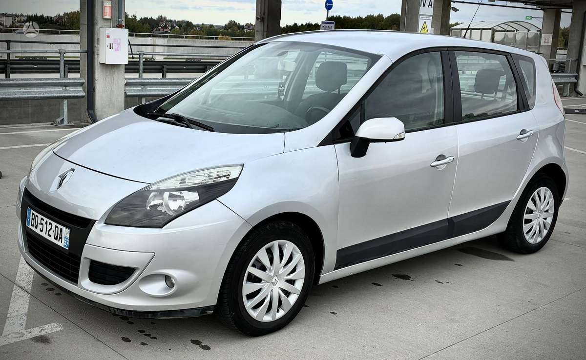 Renault Scenic 2011 — rear view