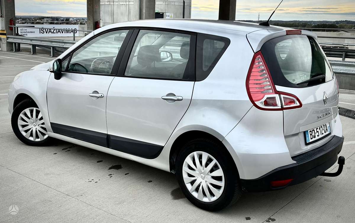 Renault Scenic 2011 — interior