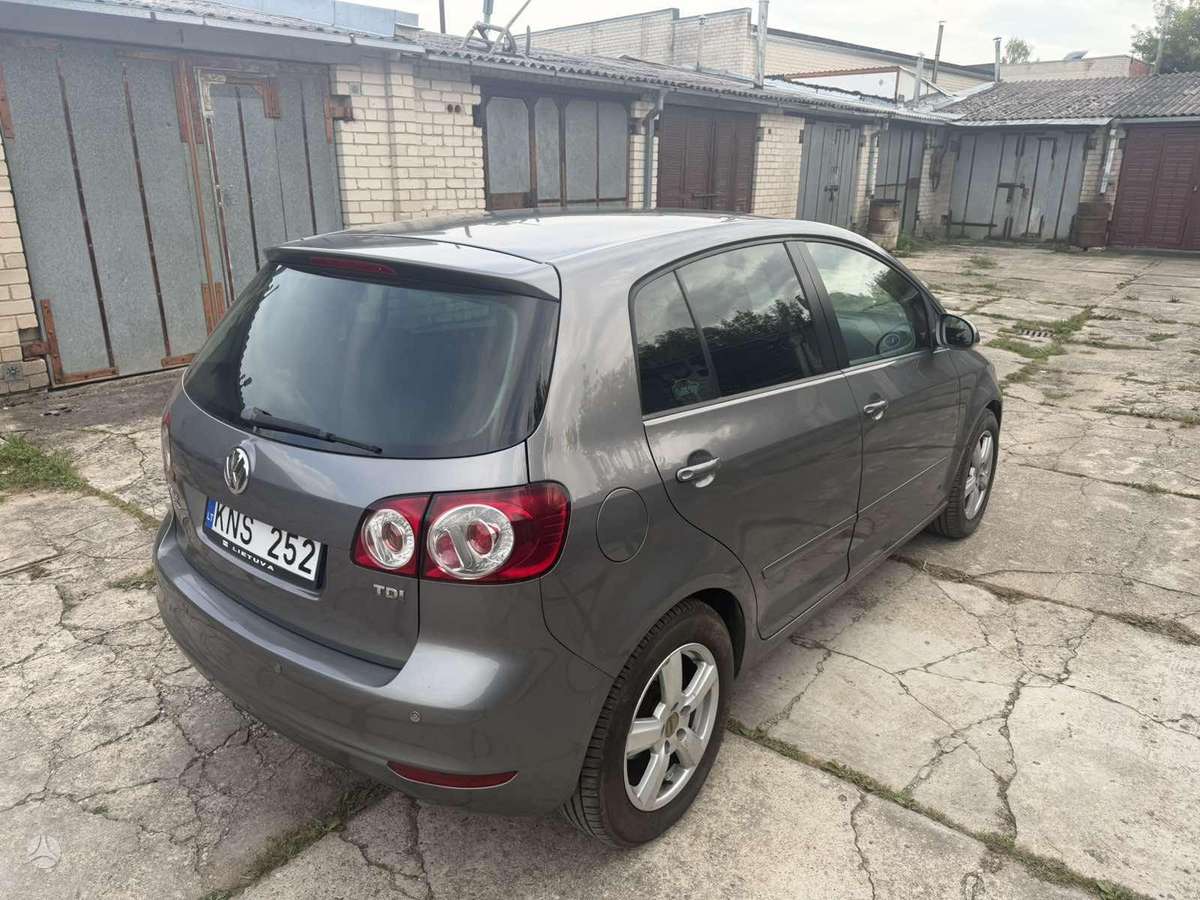 Volkswagen Golf 2010 — двигун 1900 cm³, 105 HP (77kW)