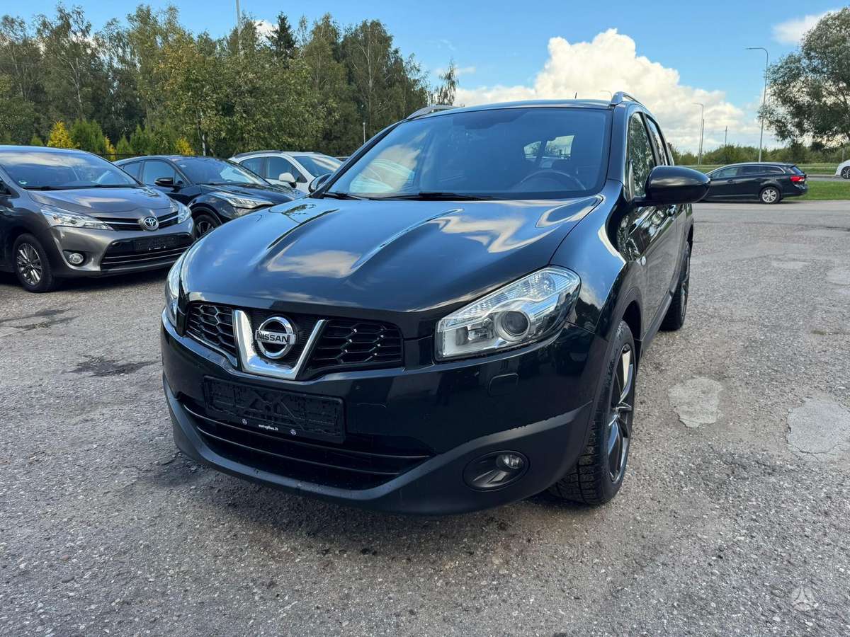 Nissan Qashqai 2012 — rear view
