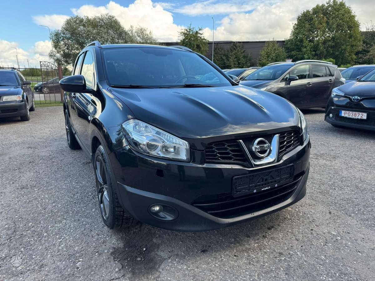 Nissan Qashqai 2012 — interior