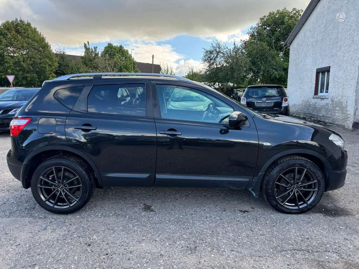 Nissan Qashqai 2012 — engine 1461 cm³, 110 HP (81kW)