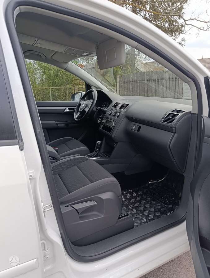 Volkswagen Touran 2010 — photo 10