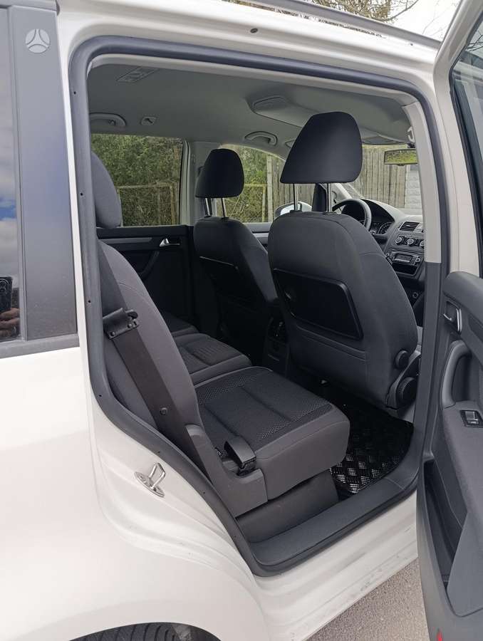 Volkswagen Touran 2010 — photo 11