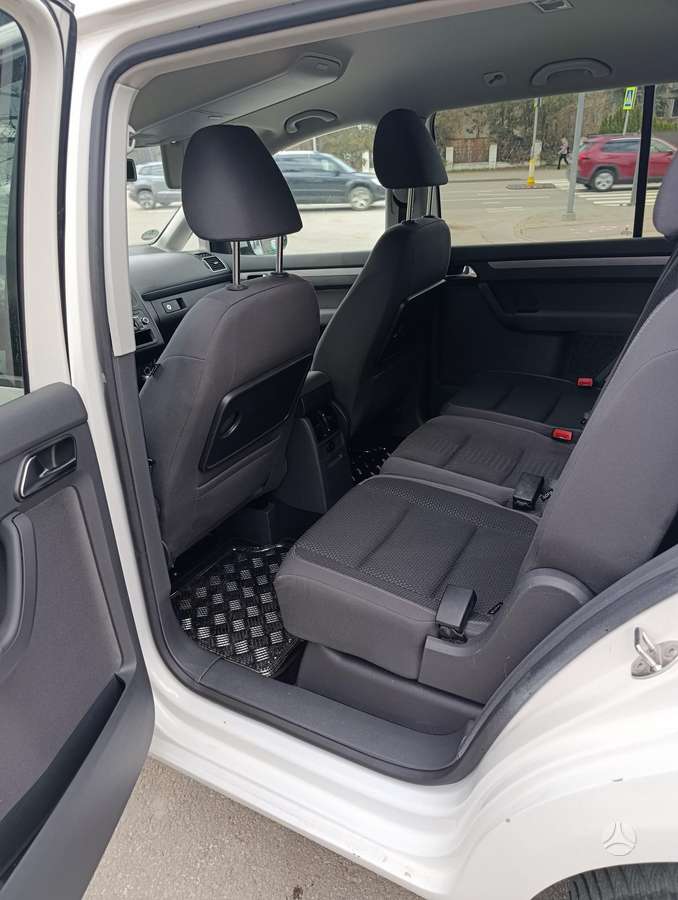 Volkswagen Touran 2010 — photo 12