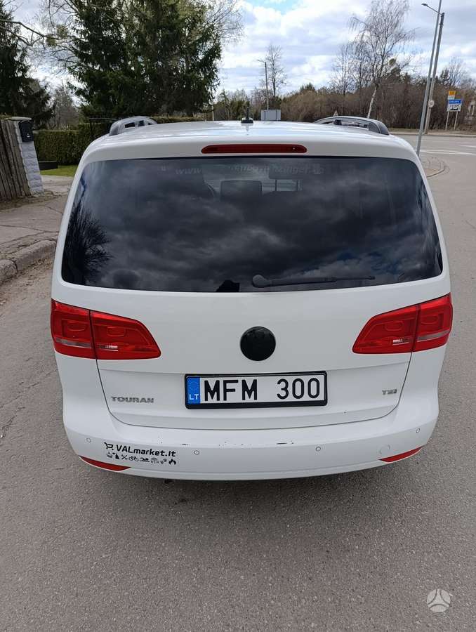 Volkswagen Touran 2010 — engine 1390 cm³, 140 HP (103kW)