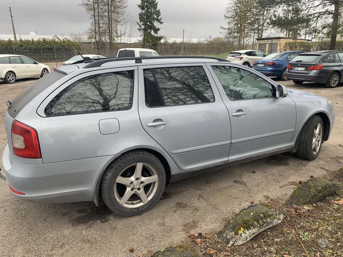 Skoda Octavia 2010 — engine 1598 cm³, 105 HP (77kW)