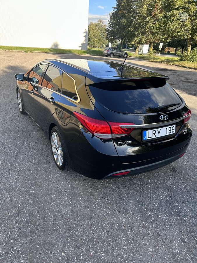 Hyundai i40 2011 — engine 1685 cm³, 136 HP (100kW)
