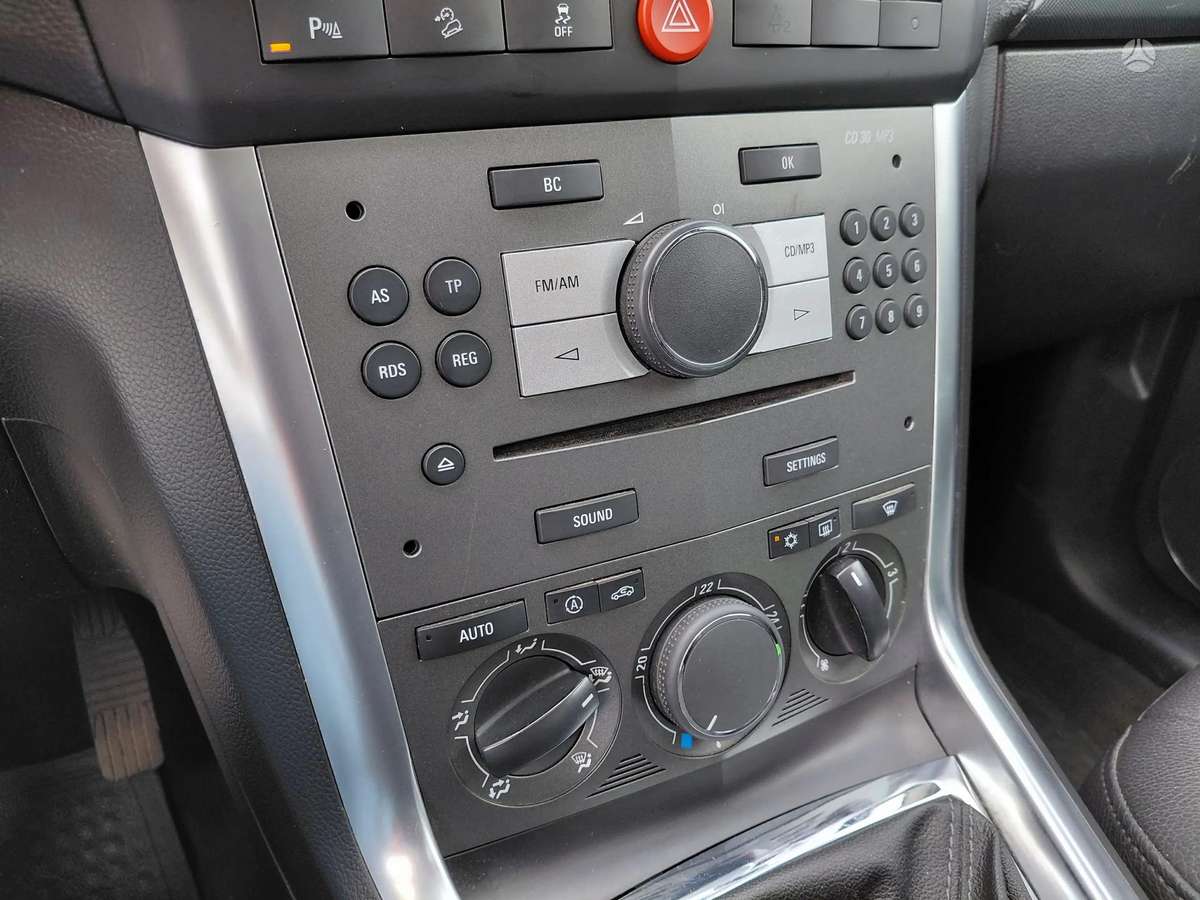Opel Antara 2011 — photo 16