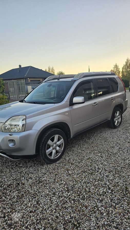 Nissan X-Trail 2008 — rear view