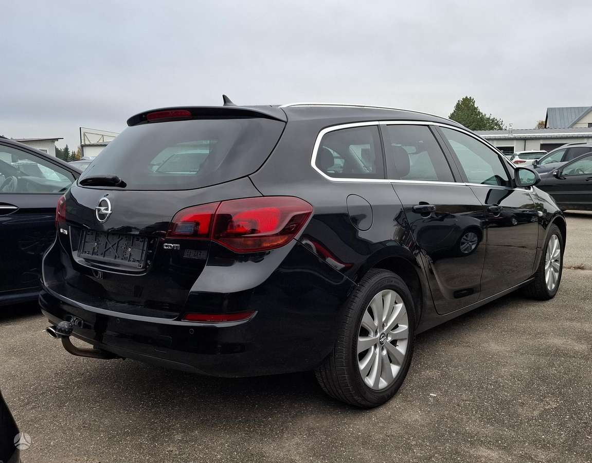 Opel Astra 2011 — двигун 1956 cm³, 160 HP (118kW)