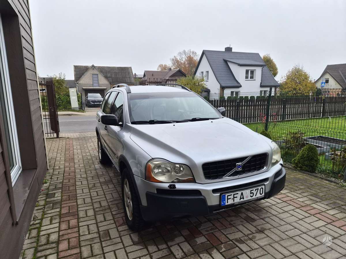 Volvo XC90 2004 — rear view