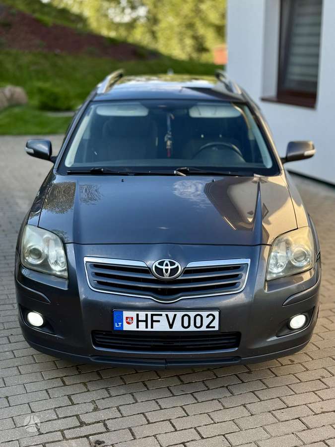 Toyota Avensis 2006 — rear view