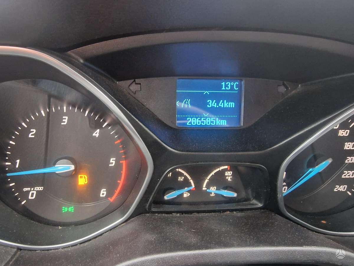 Ford Focus 2011 — photo 12