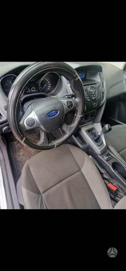 Ford Focus 2011 — photo 15