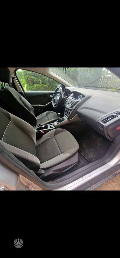 Ford Focus 2011 — photo 16