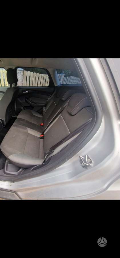 Ford Focus 2011 — photo 18