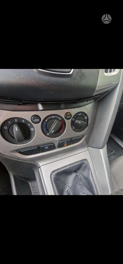 Ford Focus 2011 — photo 19