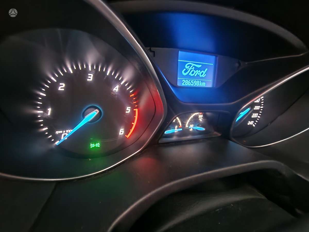 Ford Focus 2011 — photo 22