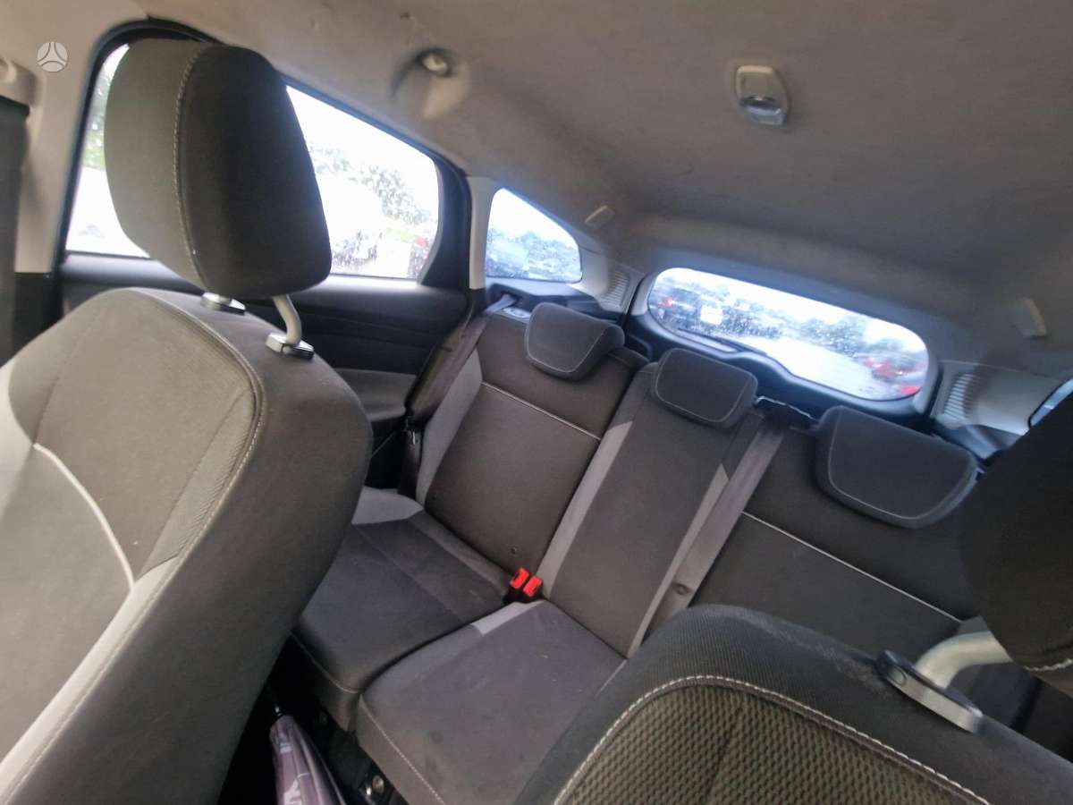 Ford Focus 2011 — photo 24