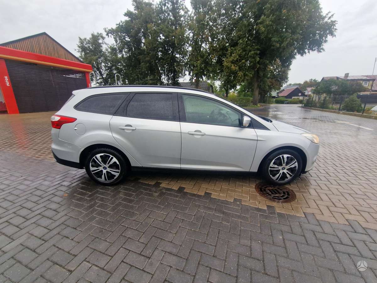 Ford Focus 2011 — engine 1560 cm³, 116 HP (85kW)