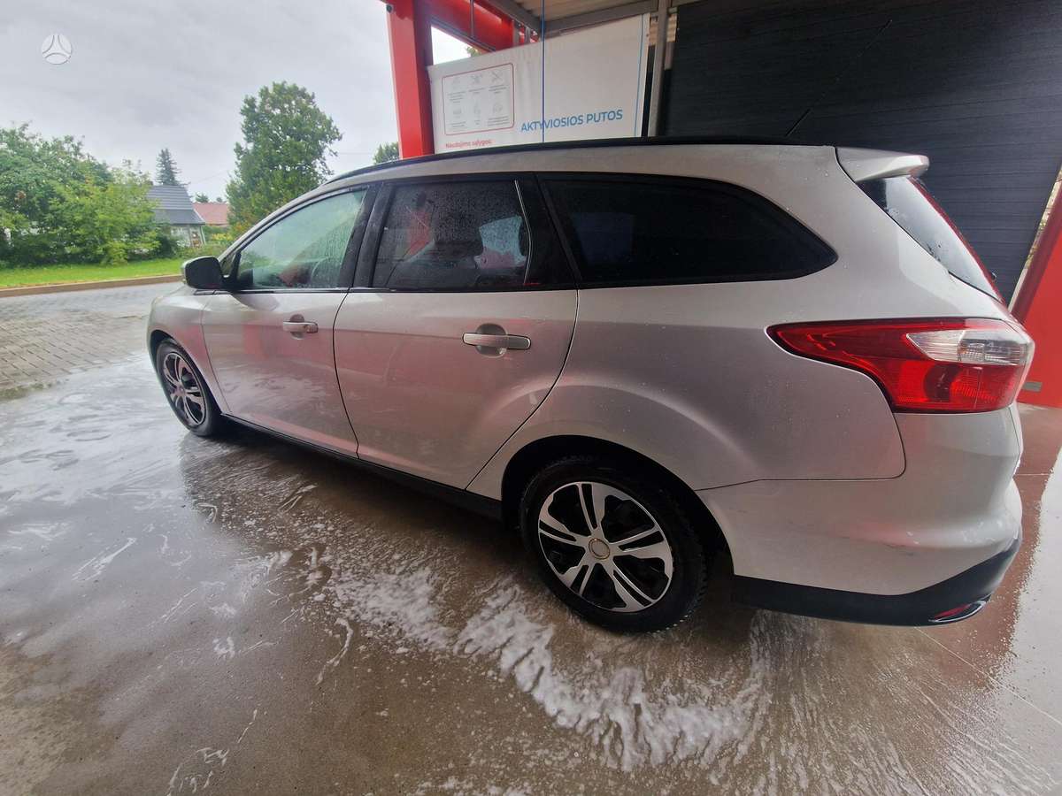 Ford Focus 2011 — photo 6