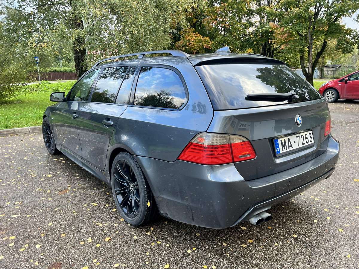 BMW 530 2008 — салон