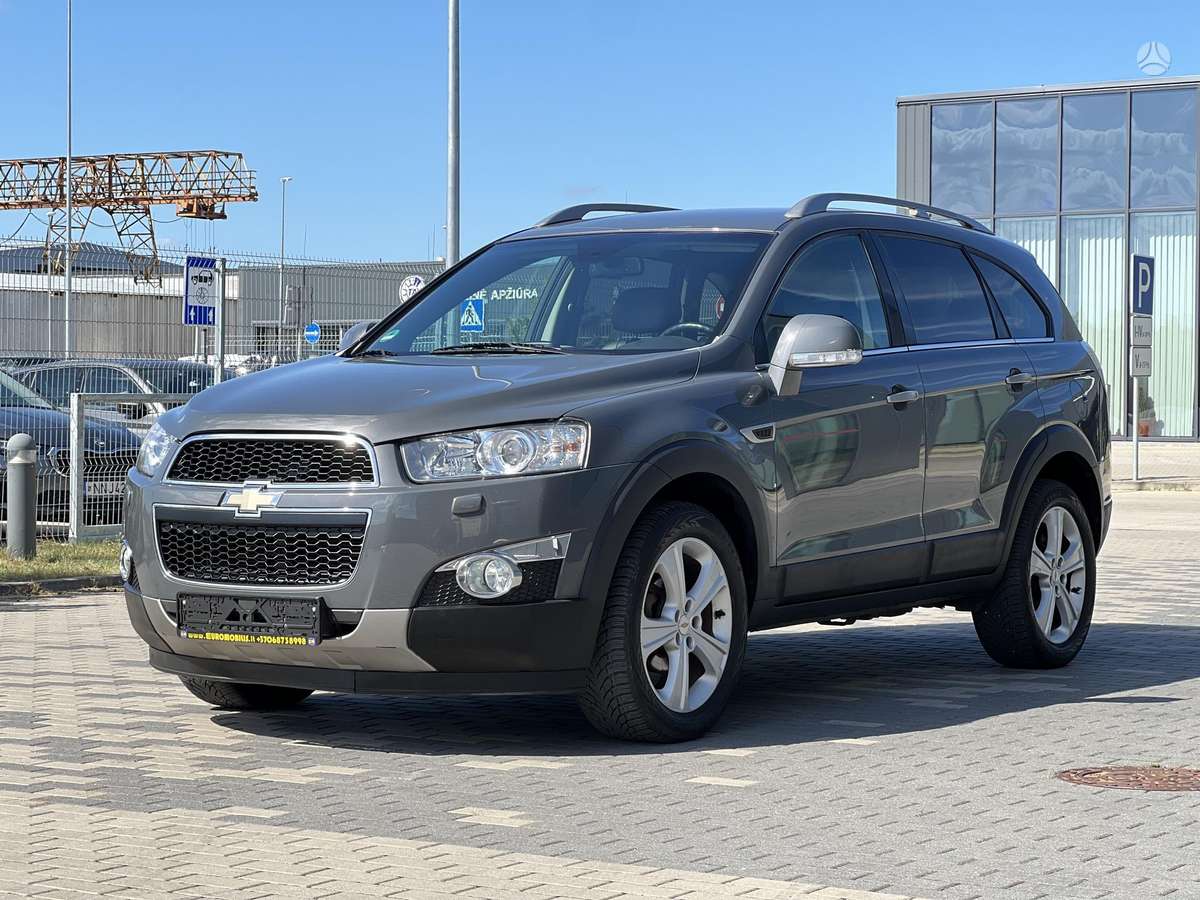 Chevrolet Captiva 2011 — rear view