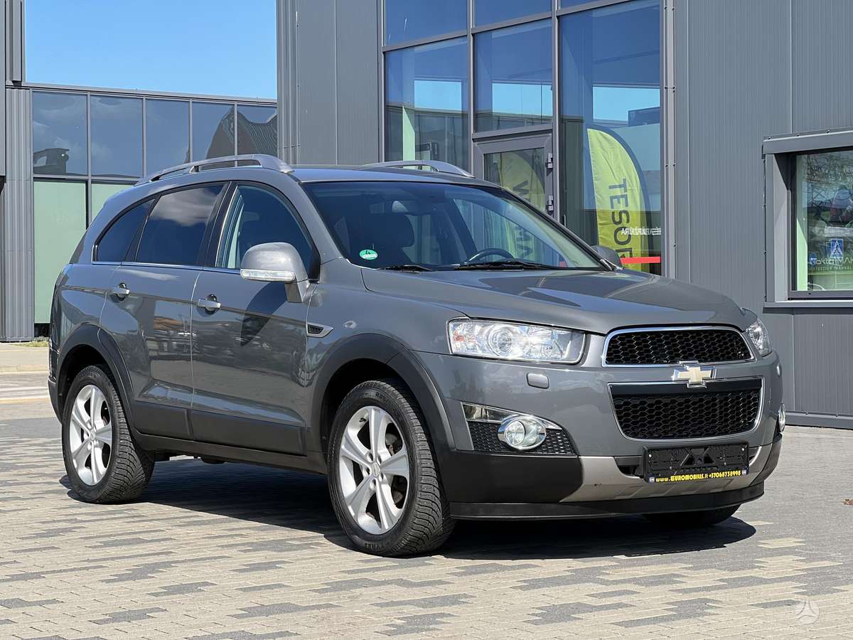 Chevrolet Captiva 2011 — interior