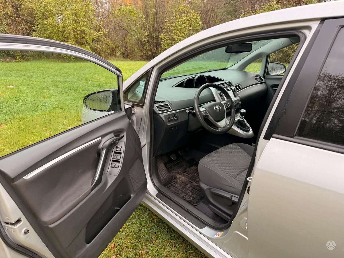 Toyota Verso 2015 — photo 21