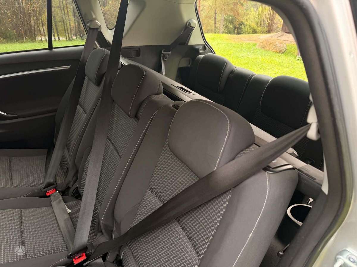 Toyota Verso 2015 — photo 24