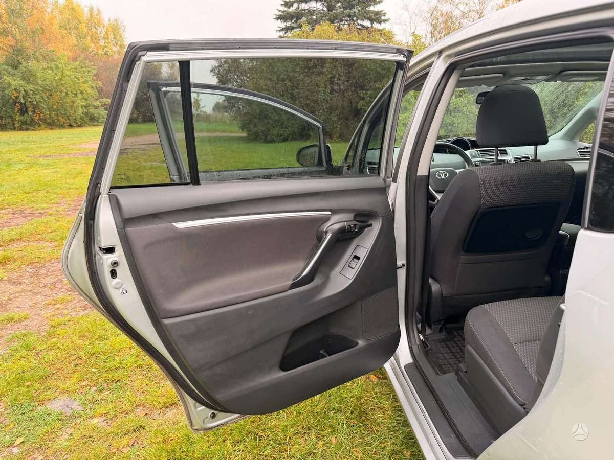 Toyota Verso 2015 — photo 27
