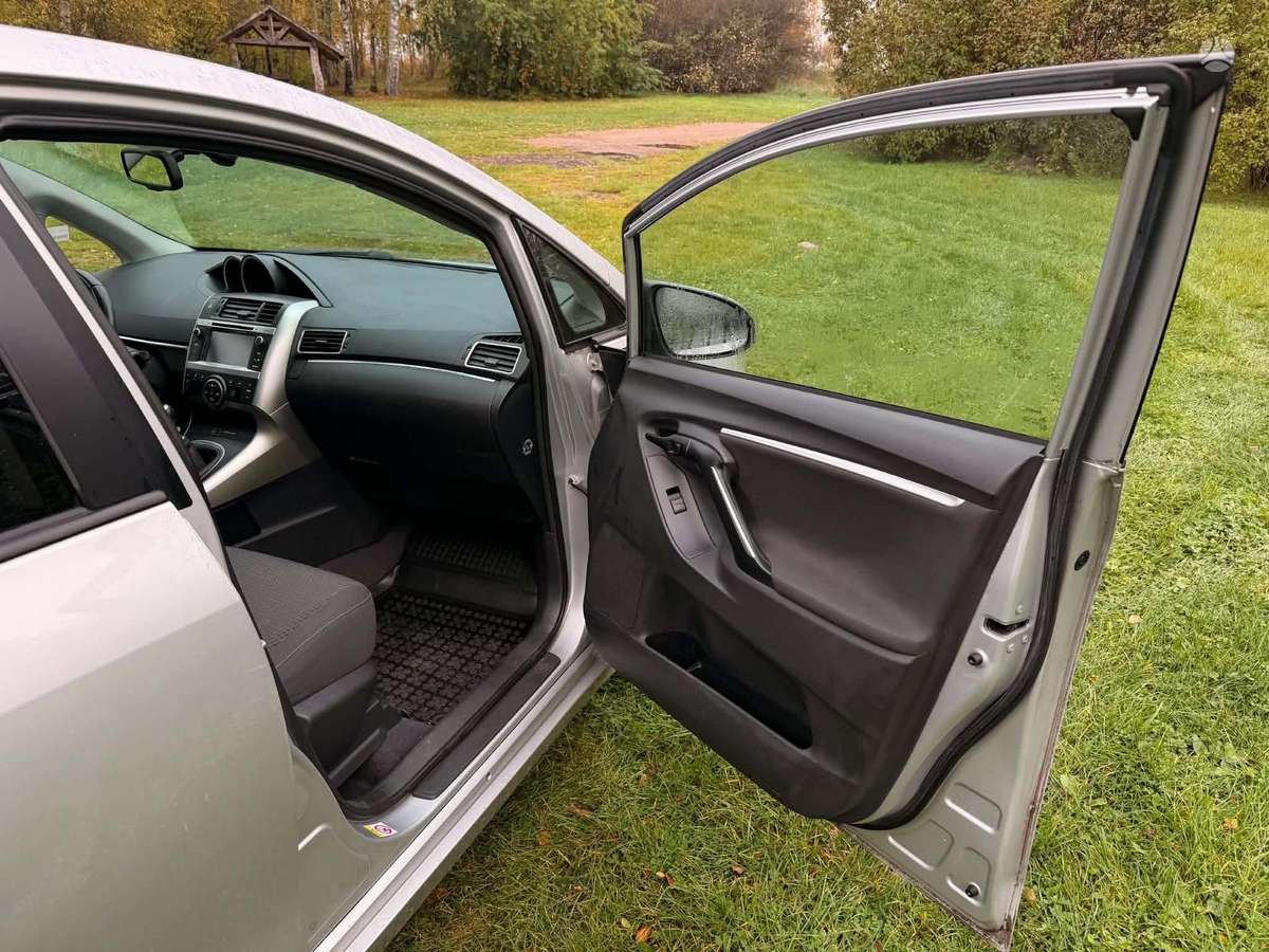 Toyota Verso 2015 — photo 32