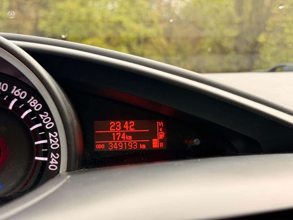 Toyota Verso 2015 — photo 36