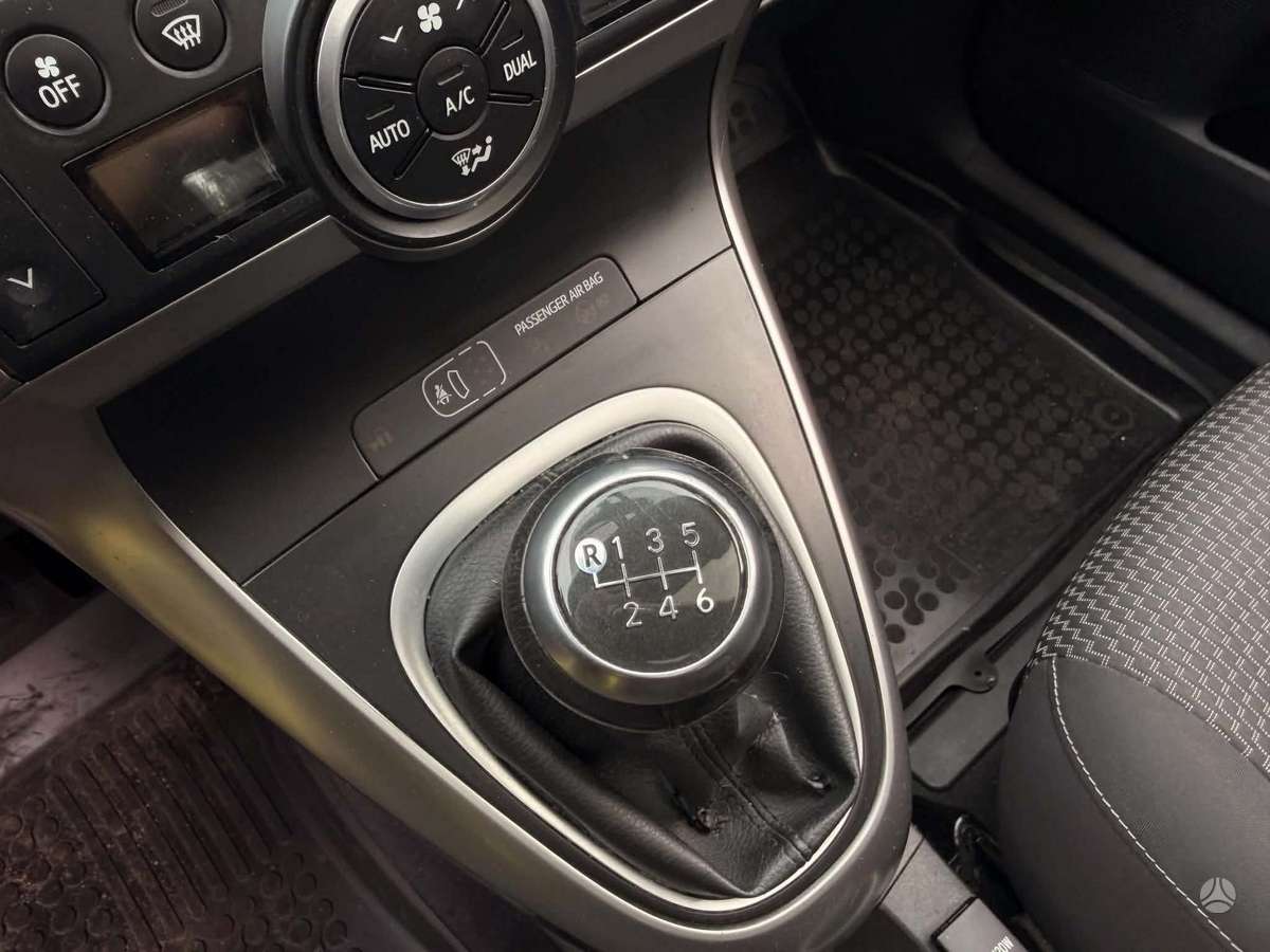 Toyota Verso 2015 — photo 37