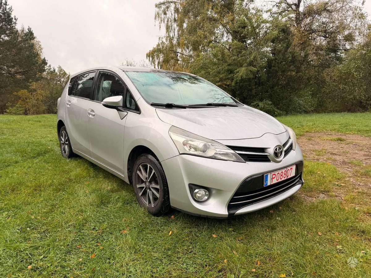 Toyota Verso 2015 — engine 1598 cm³, 111 HP (82kW)