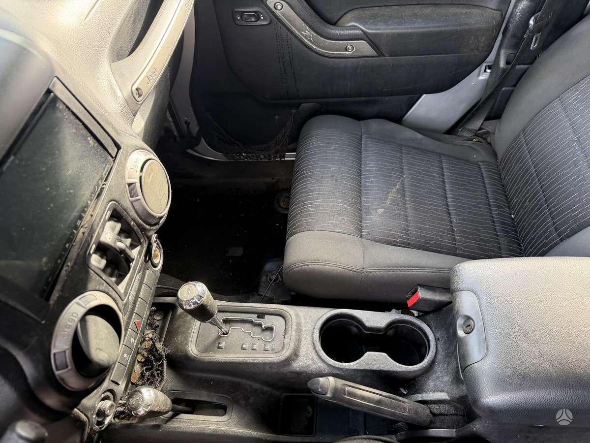 Jeep Wrangler 2012 — фото 11