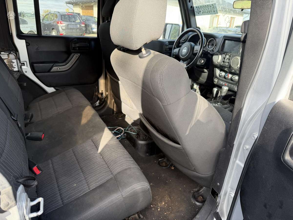 Jeep Wrangler 2012 — фото 12