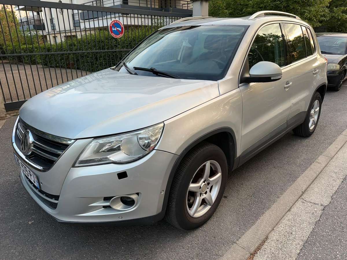 Volkswagen Tiguan 2010 — вигляд ззаду