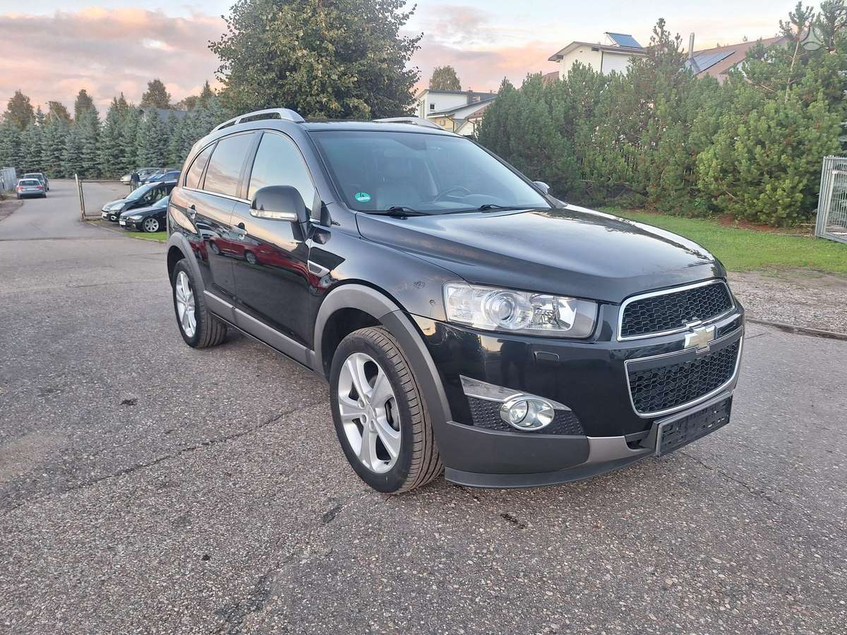 Chevrolet Captiva 2012 — rear view