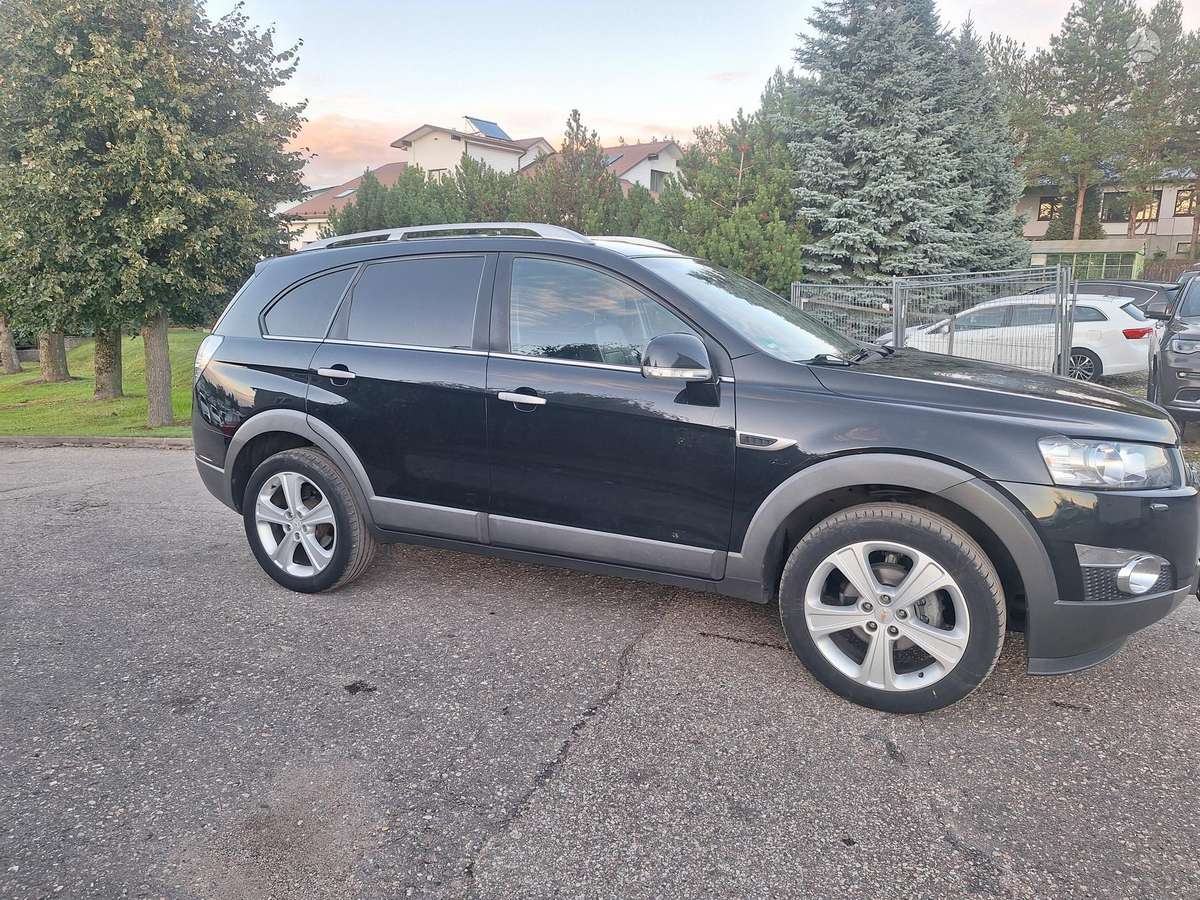 Chevrolet Captiva 2012 — interior